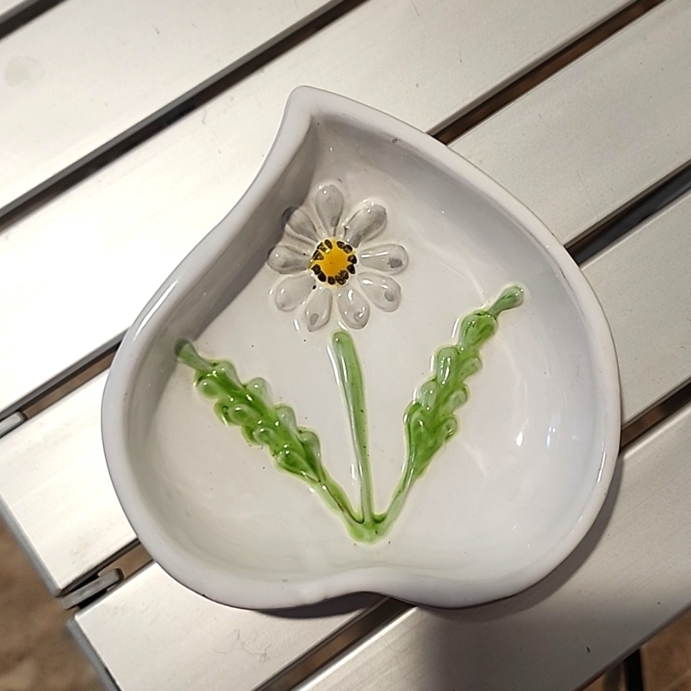 Italian Pottery Dish with Daisey Flower